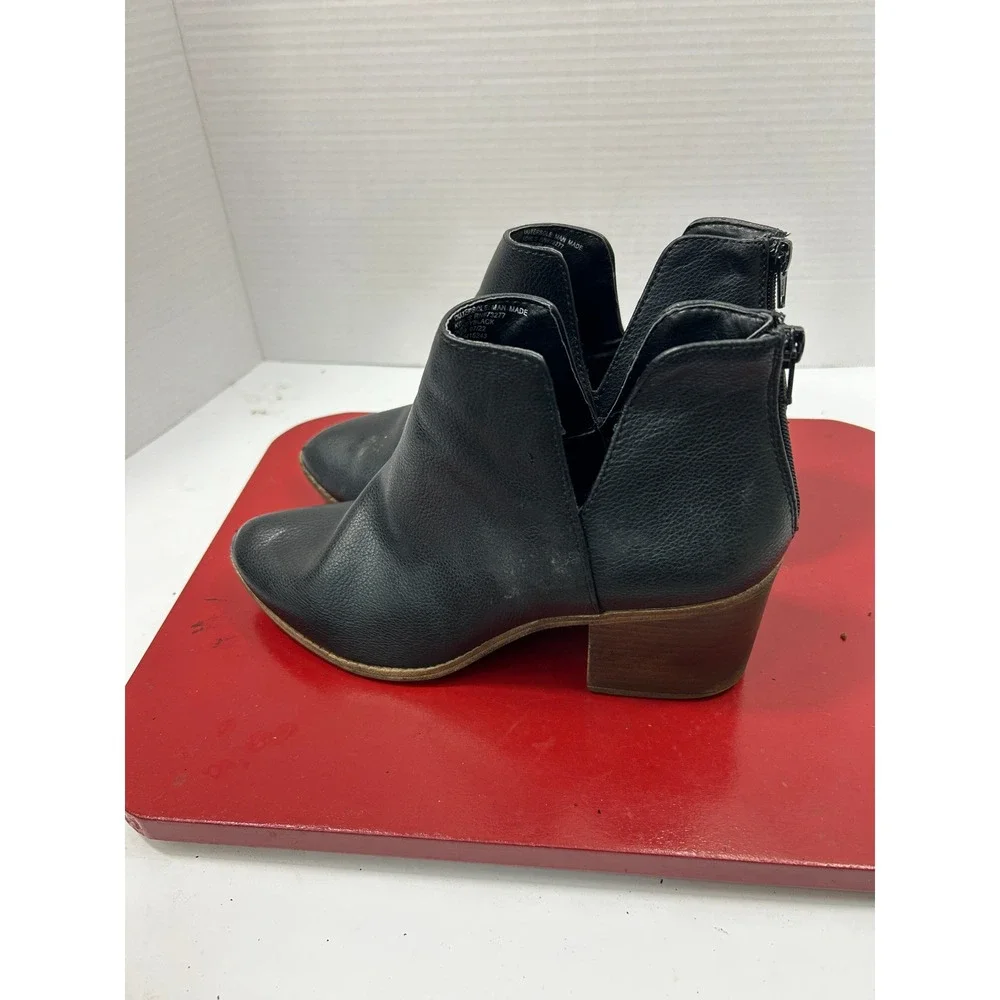 Sonoma Pebbled Ankle Boots 8.5 Black Side Cutout Block Heel Minimalist Boho Chic